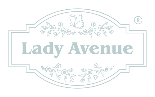 Lady Avenue Logo 30% sort med hvid baggrund